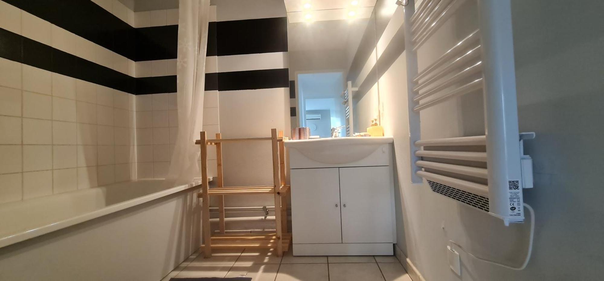 2 Chambres-phonique-parking Securise-climatisation-dalle Beton- Gere Par Presta-zen'services Verdun