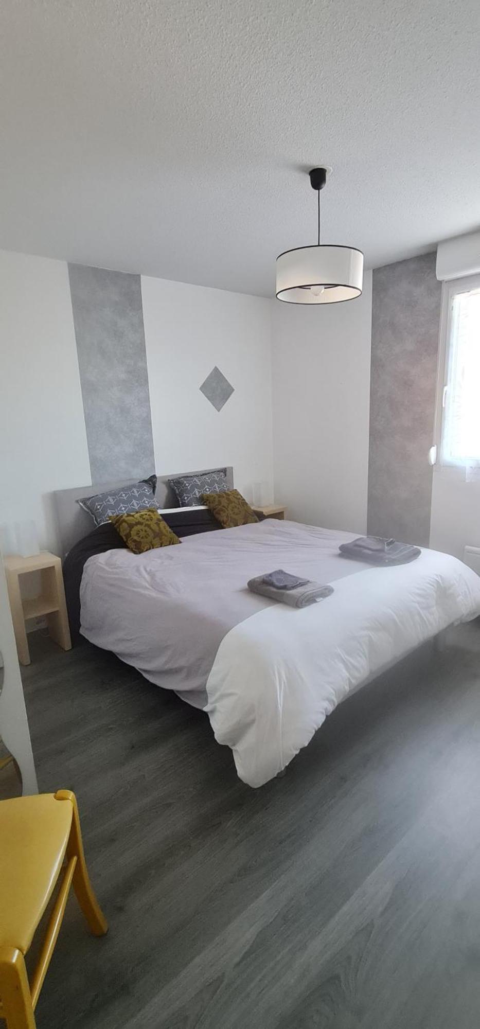 Appartement 2 Chambres-phonique-parking Securise-climatisation-dalle Beton- Gere Par Presta-zen'services Verdun
